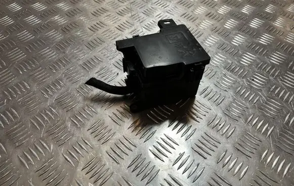 Renault Arkana Fuse box cover 252360794R