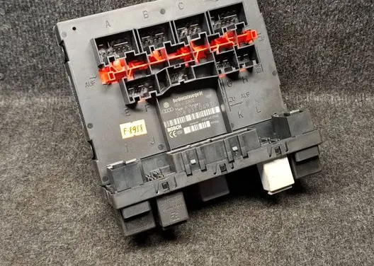 Volkswagen Touran I Comfort/convenience module 3C8937049D