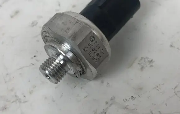 Mercedes-Benz E AMG W212 Air conditioning (A/C) pressure sensor A2110000283 283000