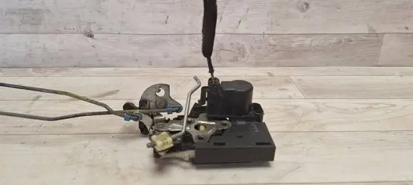 Chevrolet Aveo Rear door lock 