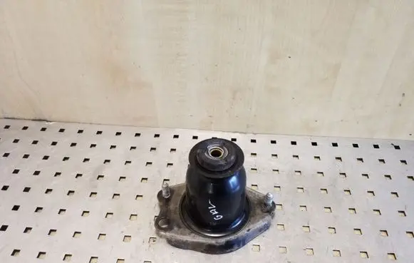 Toyota Corolla E120 E130 Front shock absorber mounting bracket 