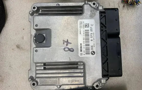 BMW 1 F20 F21 Engine control unit/module 0281019680 8573257