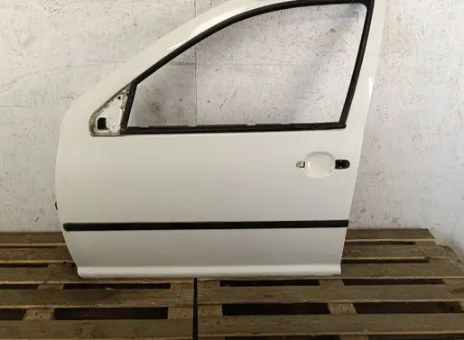 Volkswagen Bora Front door