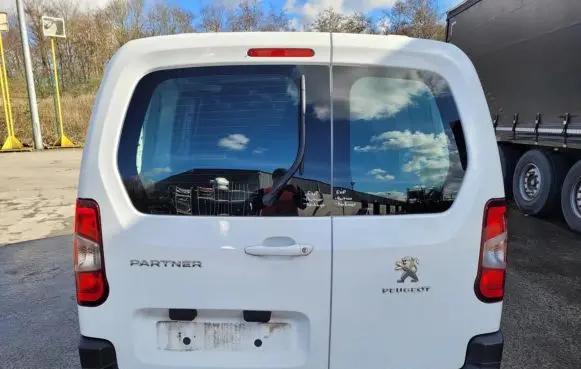 Peugeot Partner III Front door