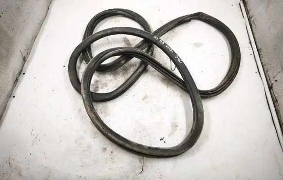 Audi A4 S4 B5 8D Trunk rubber seal (body) 
