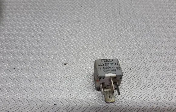 Volkswagen PASSAT B5 Other relay 443951253J