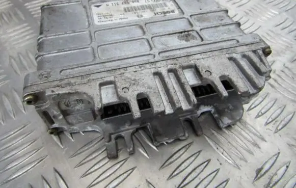 Volkswagen Golf III Engine control unit/module 8a0907311m