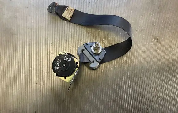 Mitsubishi Outlander Third row seat belt 6066751