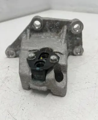 KIA Ceed Engine mounting bracket U16