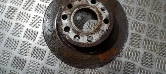 Volkswagen Golf V Rear brake disc