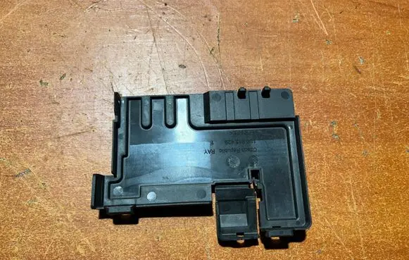 Skoda Citigo Fuse box cover 1S0915429
