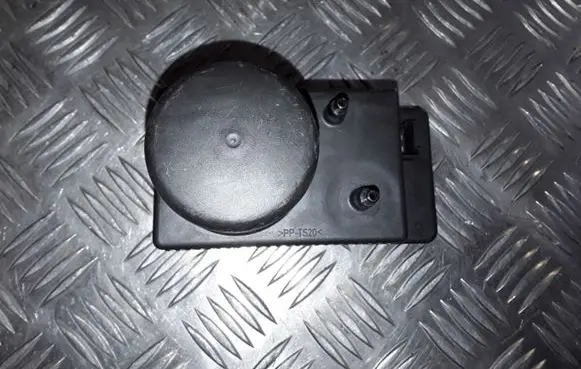 Mercedes-Benz E W211 Central locking vacuum pump 2038000048