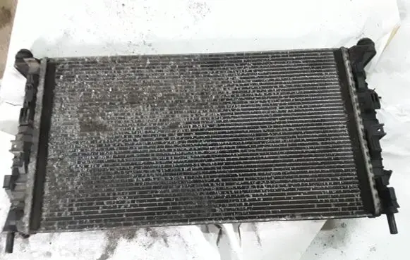 Ford Focus Coolant radiator 3M5H8005TL