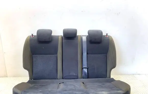 Nissan Juke I F15 Second row seats 