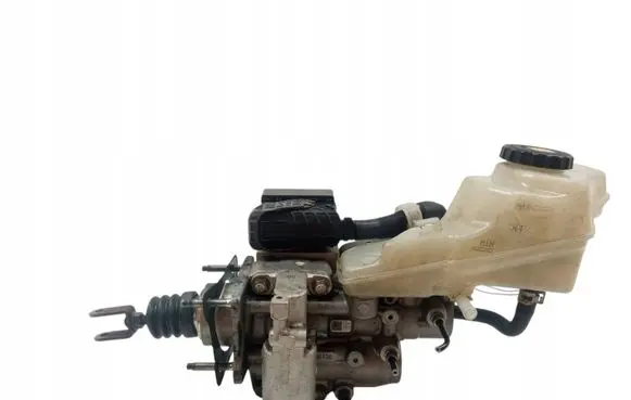 Toyota Prius c Master brake cylinder 4721047B70