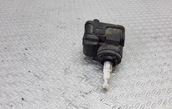 Opel Omega B1 Headlight level adjustment motor 90492832