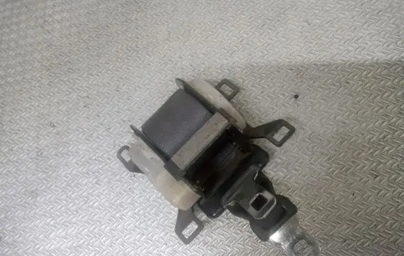 Toyota Yaris Verso Middle seatbelt (rear) 339153