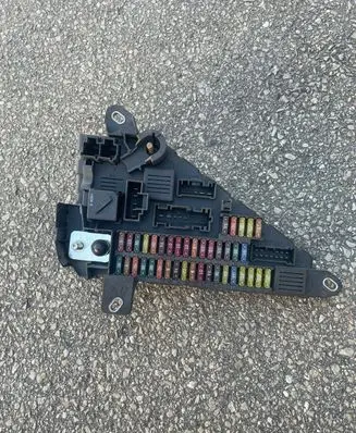 BMW 5 E60 E61 Fuse module 6906619