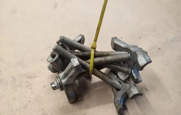 BMW X5 E70 Fuel Injector clamp holder