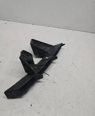 Audi Q7 4L Front bumper mounting bracket 4L0807333