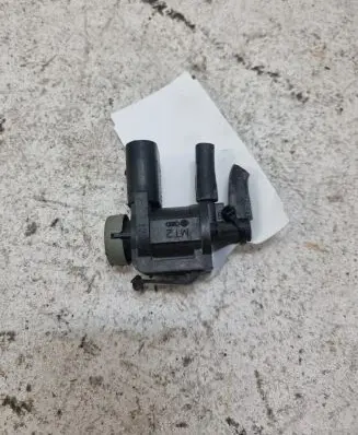 Volkswagen Touareg I Turbo solenoid valve 1J0906283