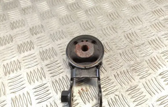 Toyota Yaris Engine mount bracket