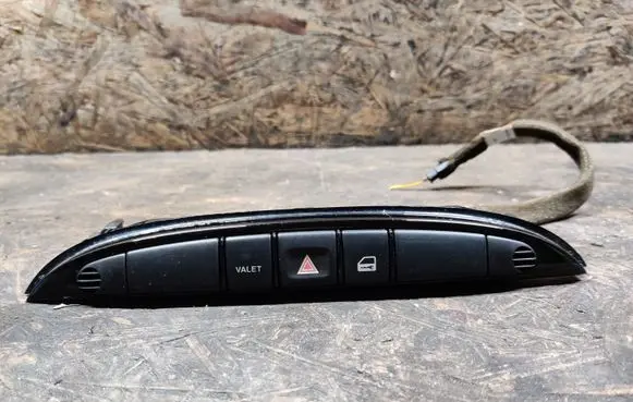 Jaguar XJ X350 A set of switches 2W9311B650AE