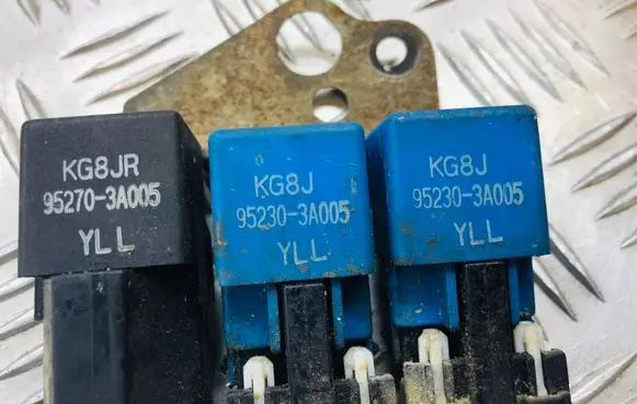 Hyundai Santa Fe Fuse module 952703A005