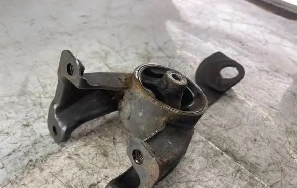 Hyundai Matrix Engine mount bracket 2193417100
