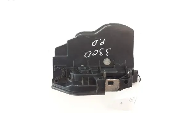 BMW X3 E83 Front door lock 7036170