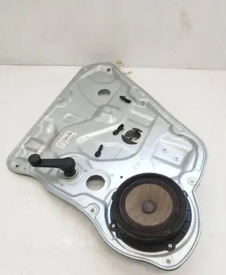 Rear door manual window regulator