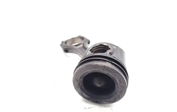 KIA Sportage Piston with connecting rod D4FD
