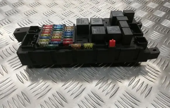 Volvo V70 Fuse module 518717004