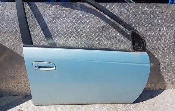 Toyota Prius (XW10) Front door
