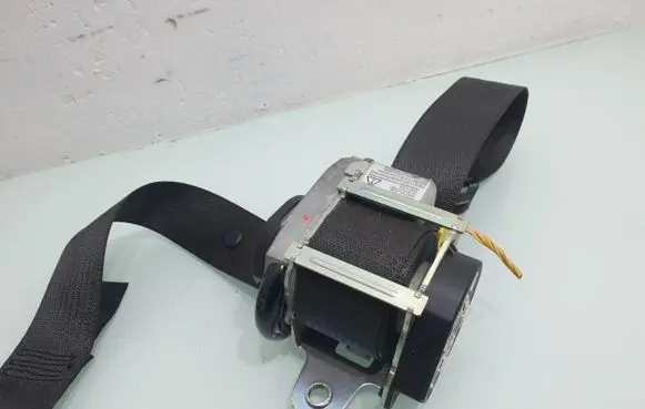 Chevrolet Cruze Front seatbelt 619516700A