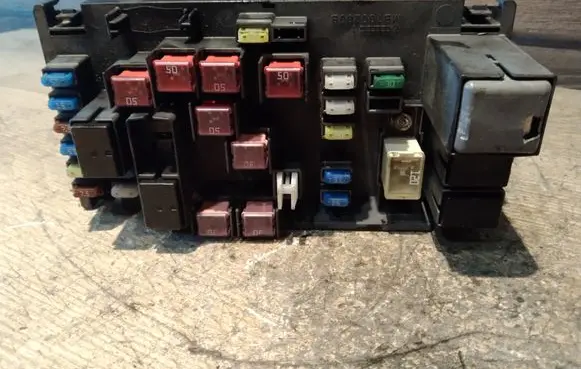 Subaru Legacy Fuse module MB100200B 82241AG000 0288
