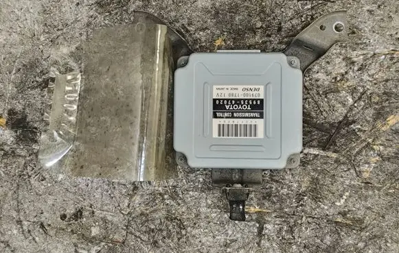 Toyota Prius (XW20) Gearbox control unit/module 8953547020