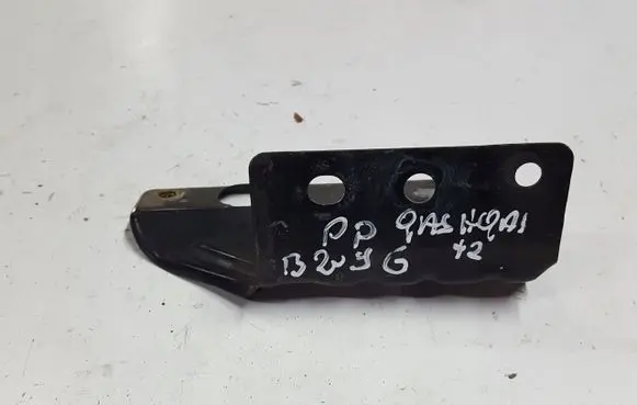 Nissan Qashqai Fender mounting bracket