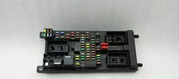 Jaguar XJ X351 Fuse module AW9314F041AE C2D1004
