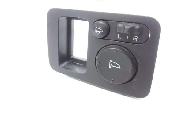 Wing mirror switch