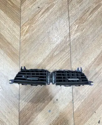 Mercedes-Benz C W204 Dash center air vent grill A2048308454