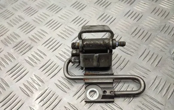 Volkswagen PASSAT B7 Front door upper hinge 3C8831412C