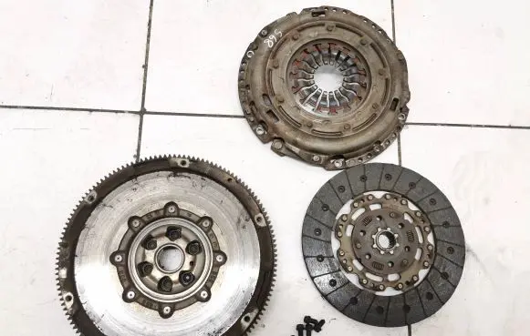 Volkswagen Caddy Clutch set kit 03l141026f 03l141031p