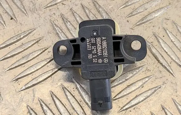 Mercedes-Benz CLA C117 X117 W117 Airbag deployment crash/impact sensor A1668210351 56054084AA Q025290502