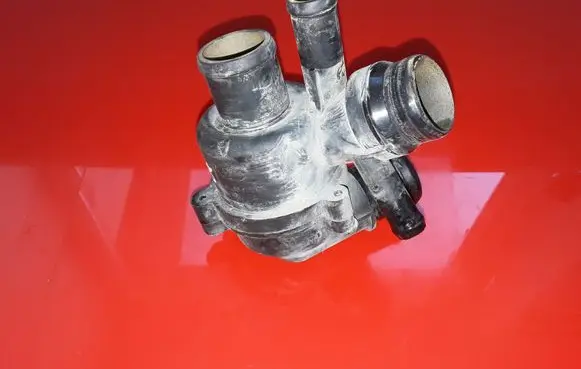 Thermostat/thermostat housing