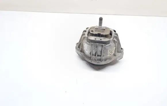 Engine mount bracket