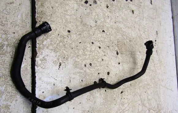 Engine coolant pipe/hose