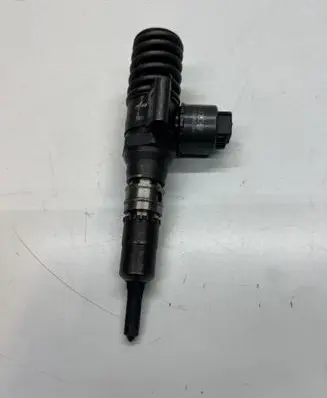 Volkswagen Golf V Fuel injector 03G130073G
