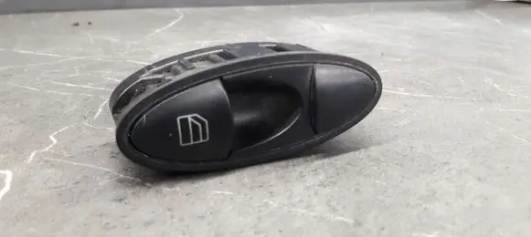 Mercedes-Benz E W124 Quarter vent window switch A2118218551