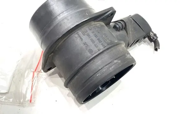Volkswagen Touran I Mass air flow meter 074906461B